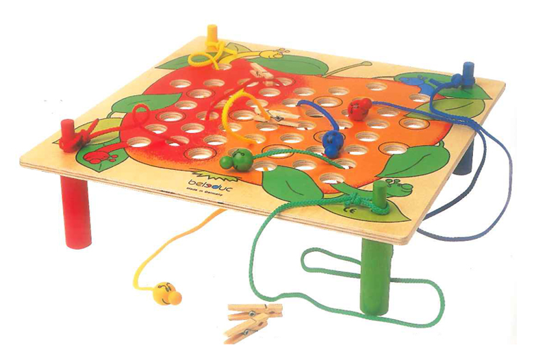 あおむしのひも通しゲーム