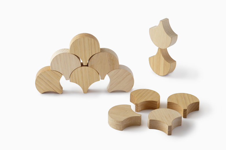 彫刻家がつくる木のおもちゃ<br>「銀杏の積木」